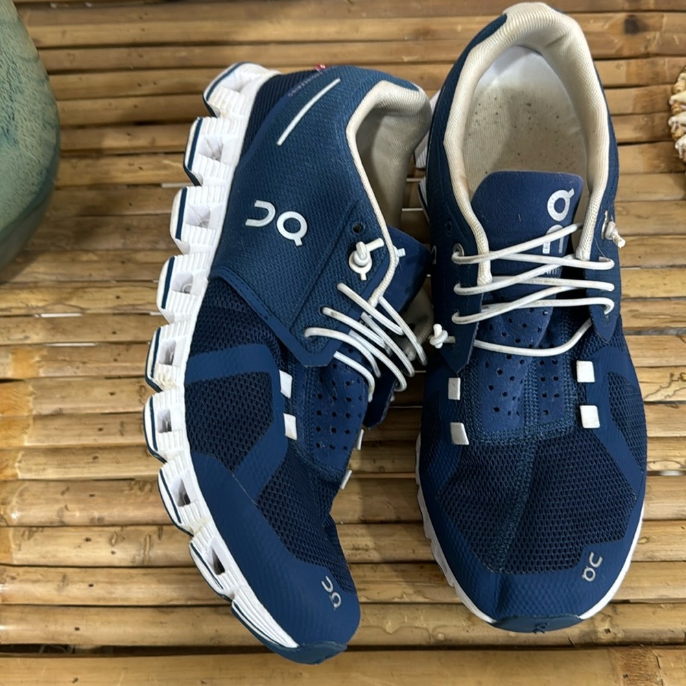 On Cloud Women’s Shoes Blue Size 8